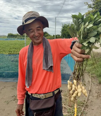 Yoji holding freshly harvested peanuts.